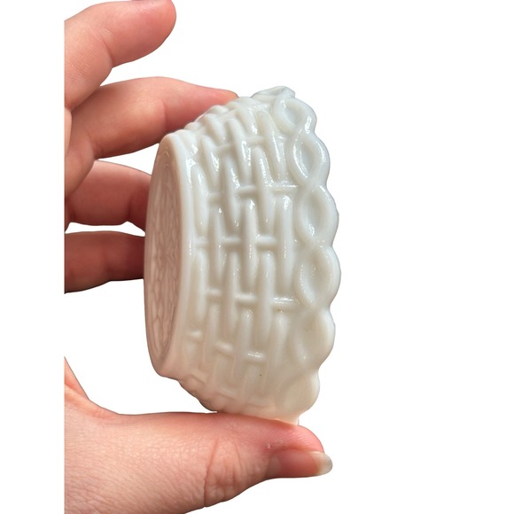 Vintage Small Westmoreland Milk Glass Hen on Nest - Picture 8 of 10